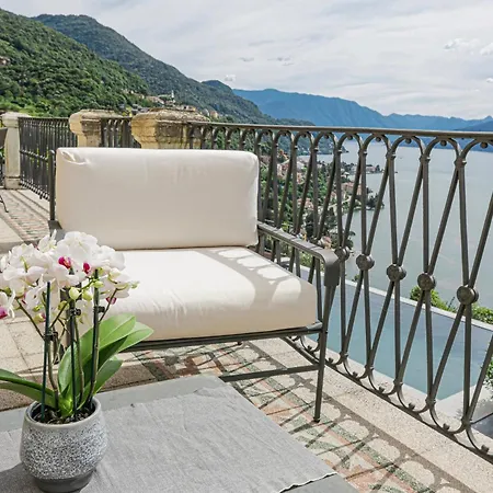 Villa La Wally - 4 Bedroom With Pool & View