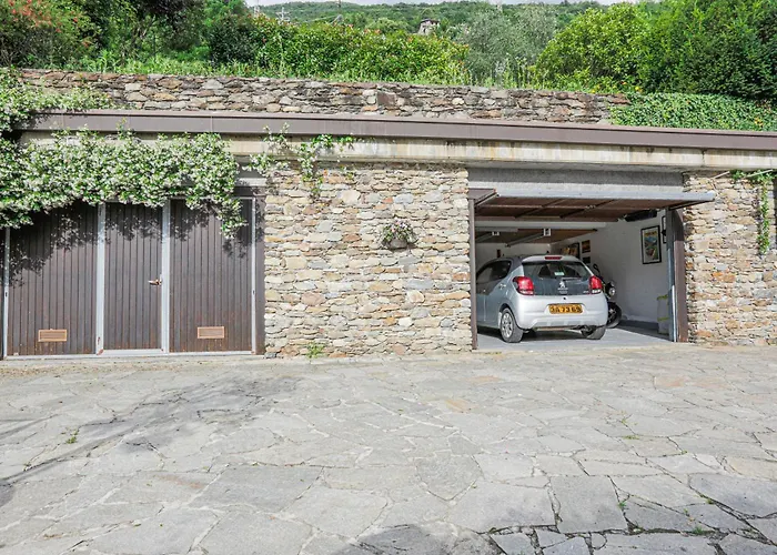 La Wally - 4 Bedroom With Pool & View